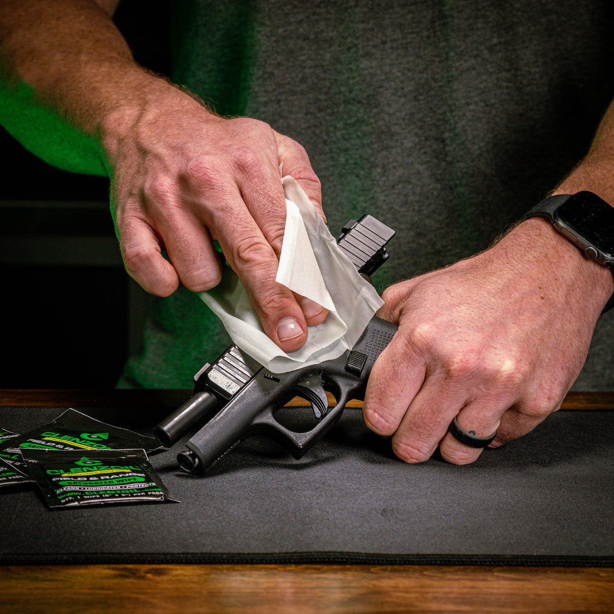 Field & Range Single Wipe Packet – Clenzoil